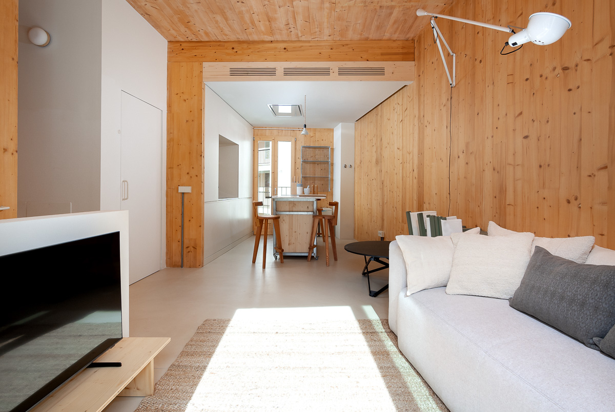 Emocionante casa de madera con garaje, ascensor y terraza