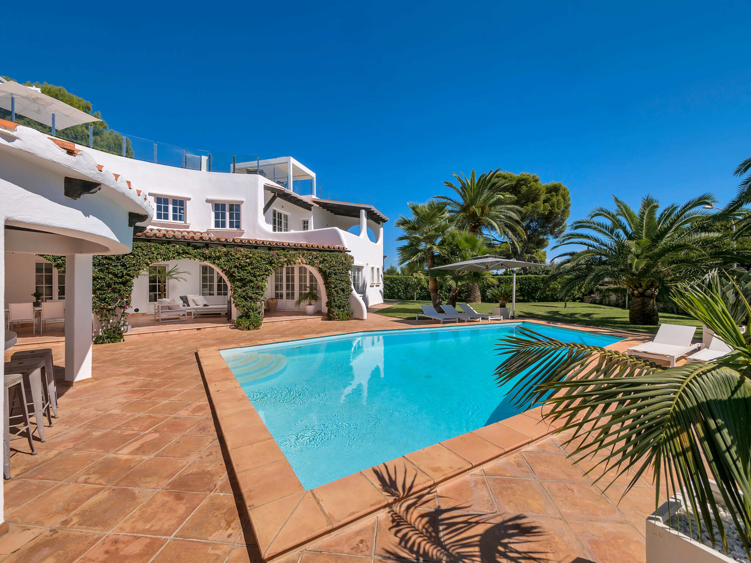 Charming Ibicencan style villa with holiday licence, sea views, pool and jacuzzi
