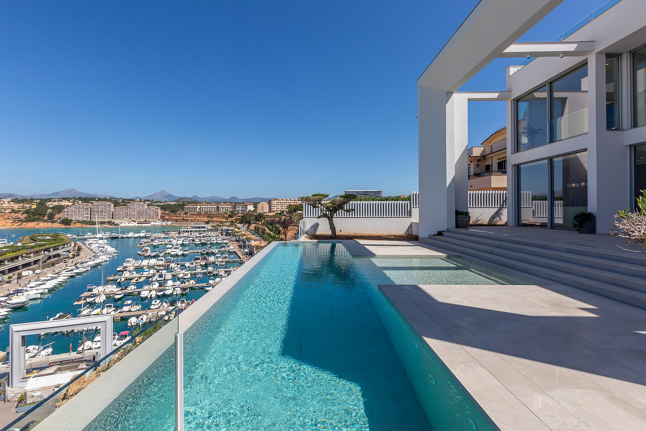 Villa with amazing views to the marina of Port Adriano