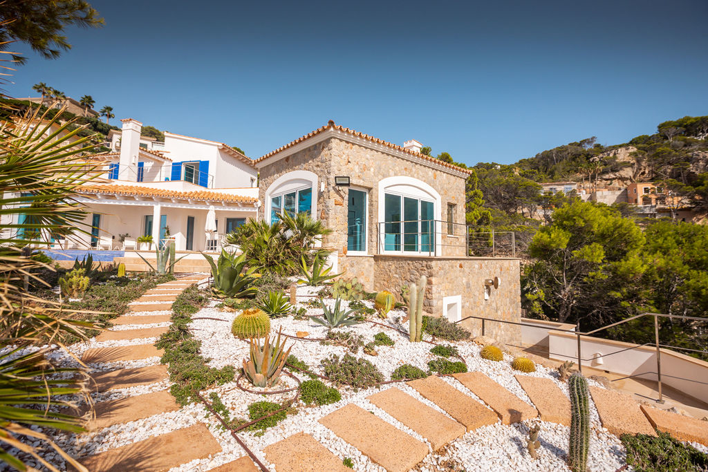 Elegant Villa with pool and amazing sea views in La Mola
