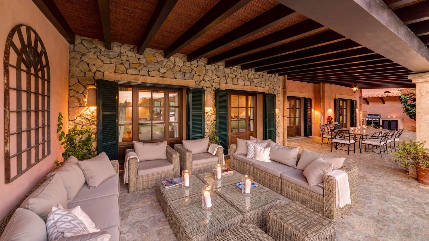 Magnificent luxury estate with stables and guest house
