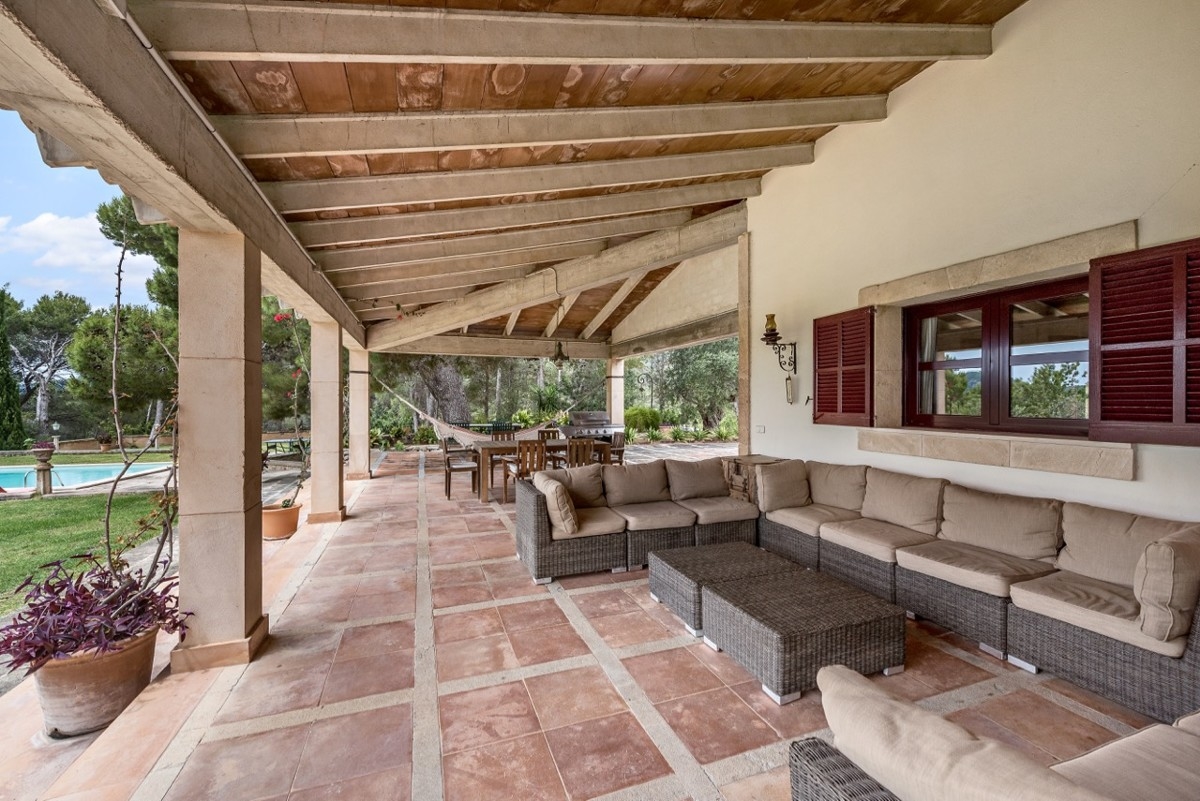 Impressive property surrounded by nature in Establiments