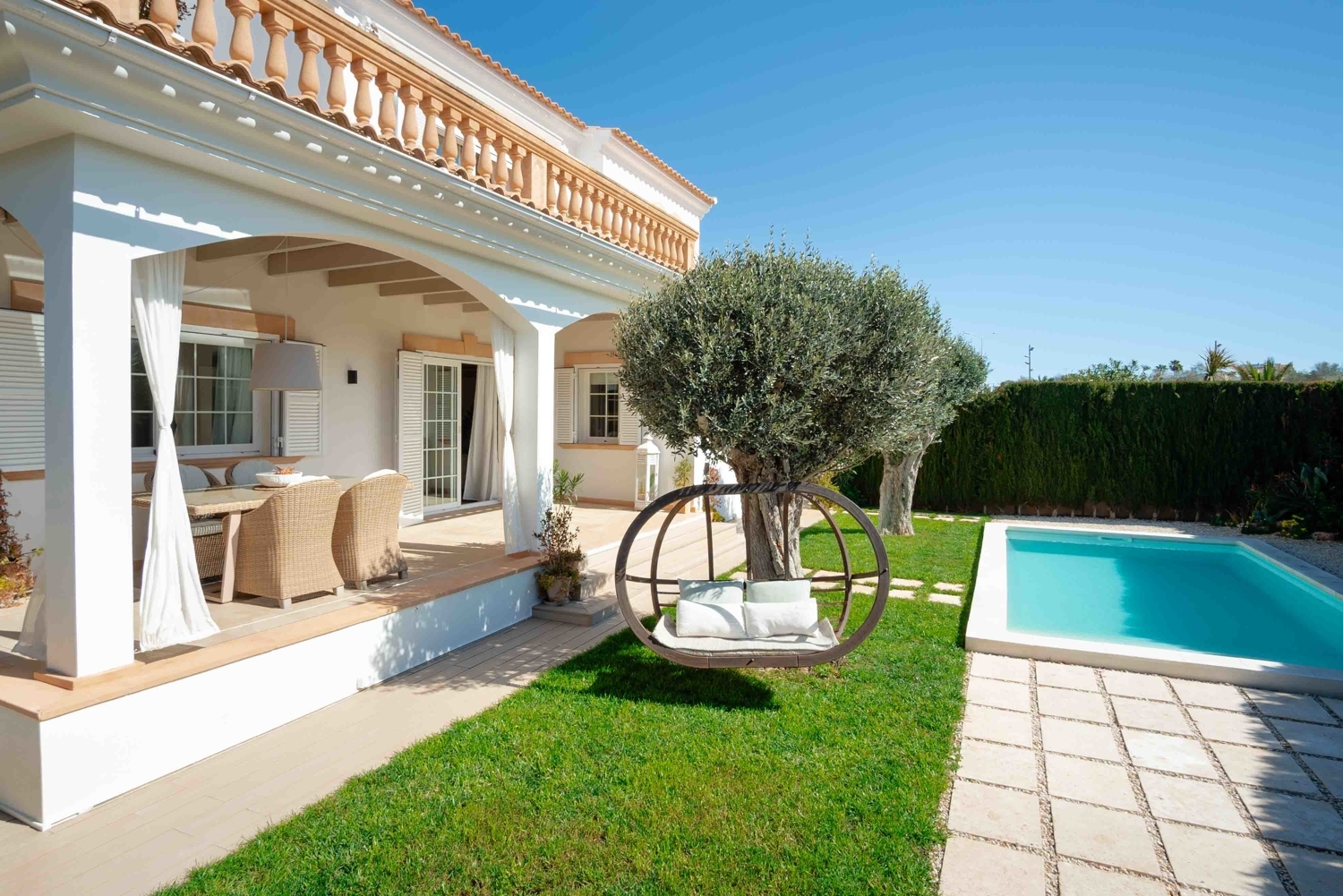 Beautiful 4 bedroom house with terrace and private pool