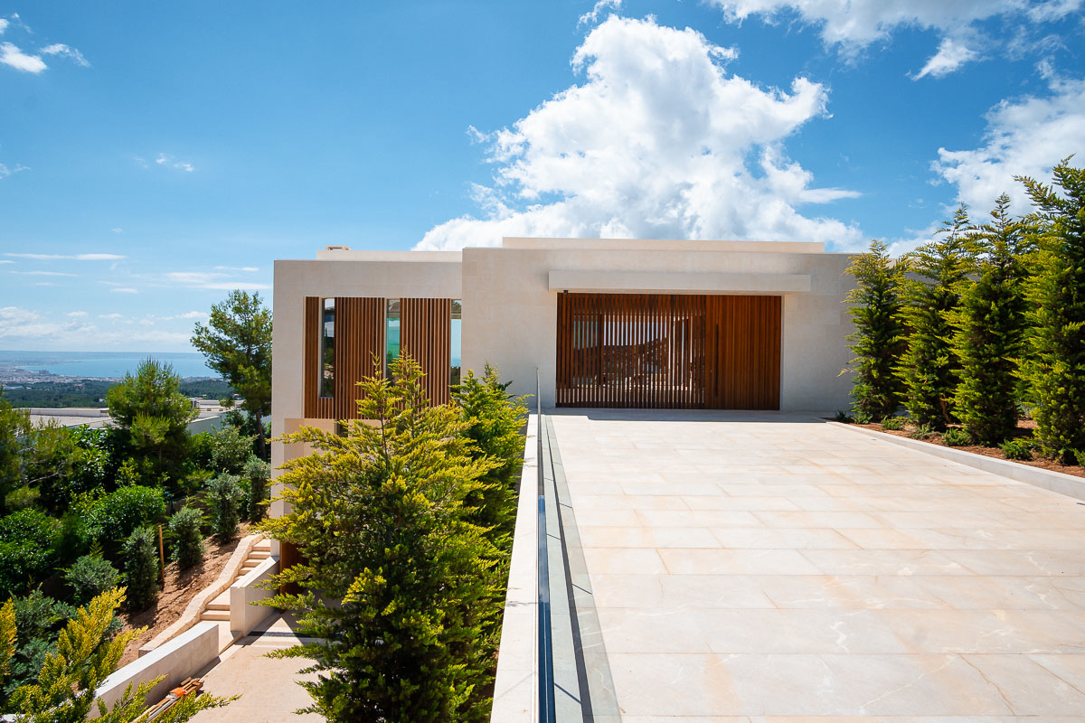 Villa de diseño con vistas al mar y a la montaña