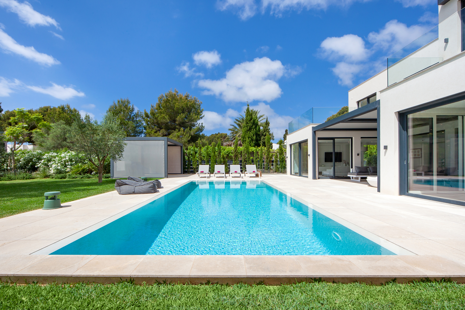 Moderne Villa in Sol de Mallorca mit Pool & Gästeapartment