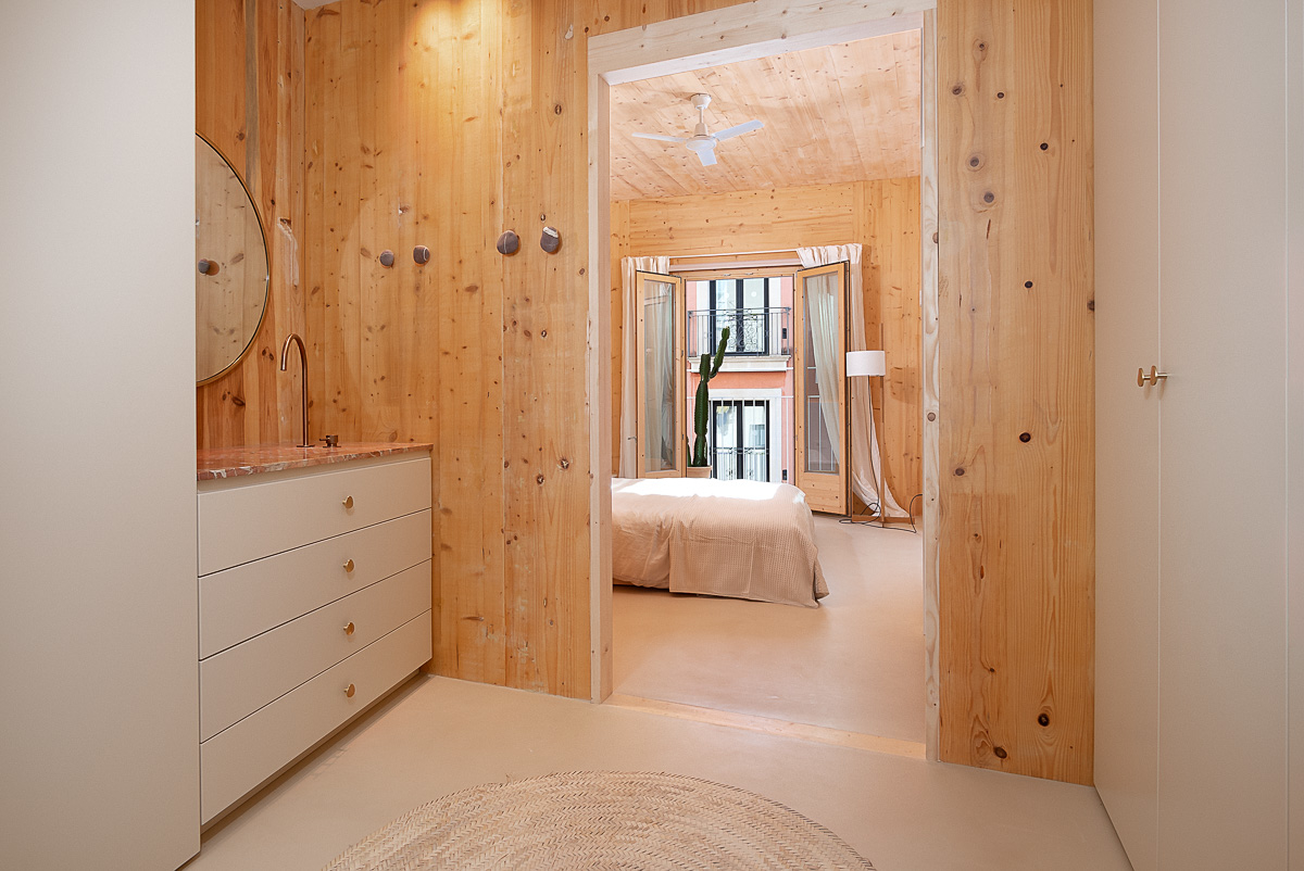 Emocionante casa de madera con garaje, ascensor y terraza