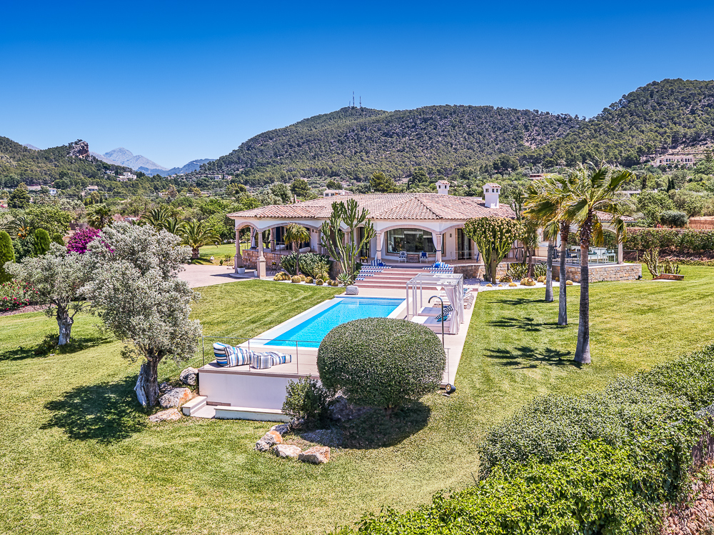 FINCA WITH POOL AND STUNNING VIEWS IN PORT ANDRATX