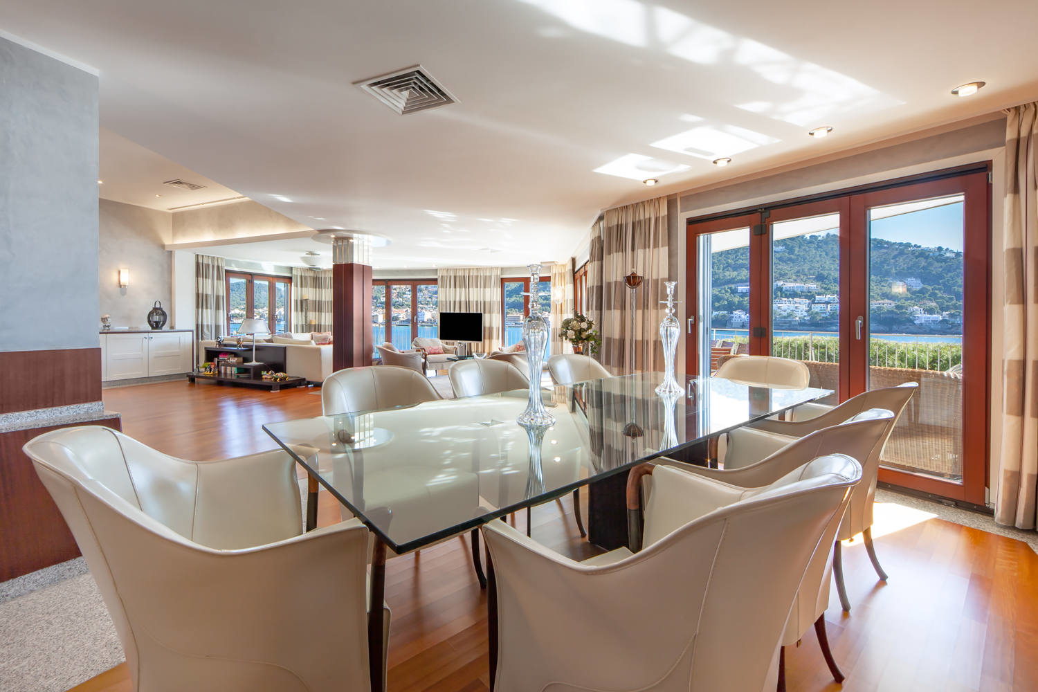 Prestigevolle Villa in erster Linie mit privatem Meerzugang und Blick in Puerto de Andratx