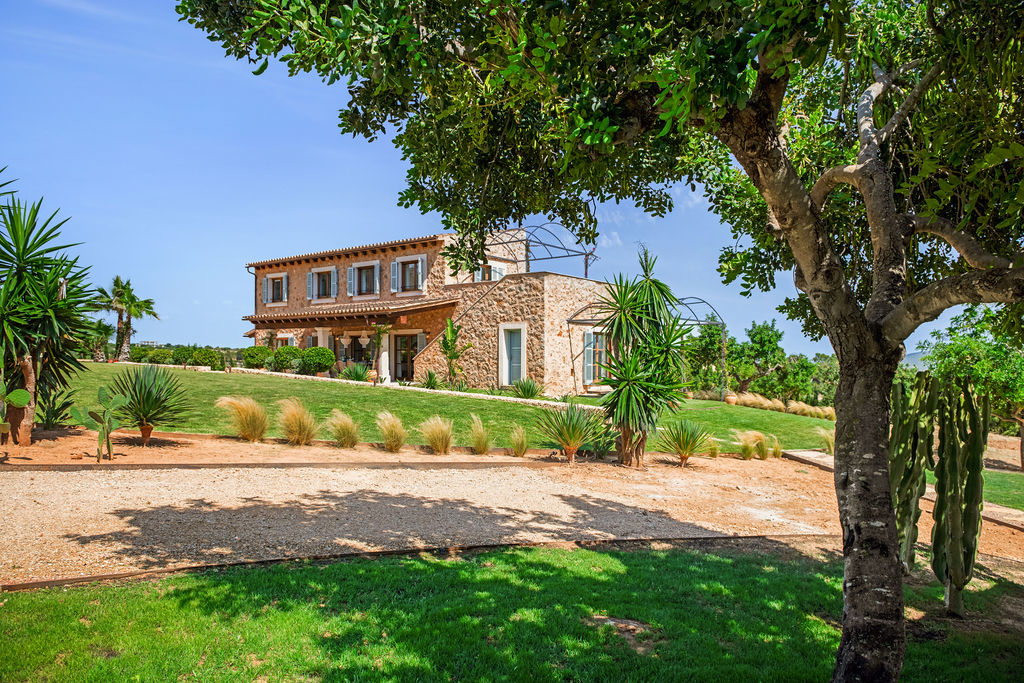 Charming Finca with a large plot and stunnning views