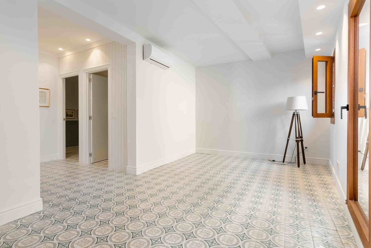 Fantastic renovated penthouse with private terrace