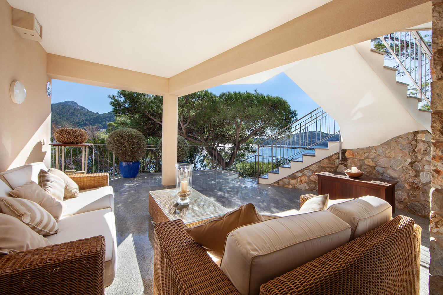Prestigiosa Villa de primera línea con acceso privado al Mar y Vistas en Puerto de Andratx