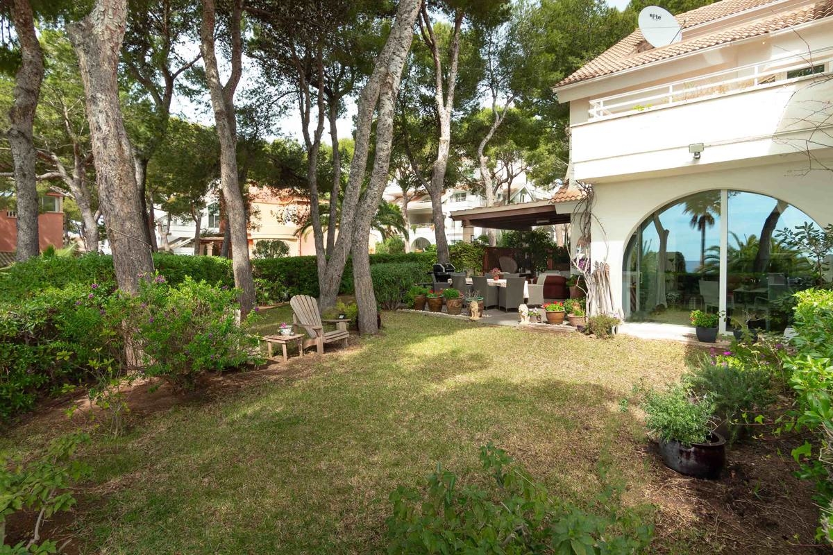 Delightful first line to sea house with private garden