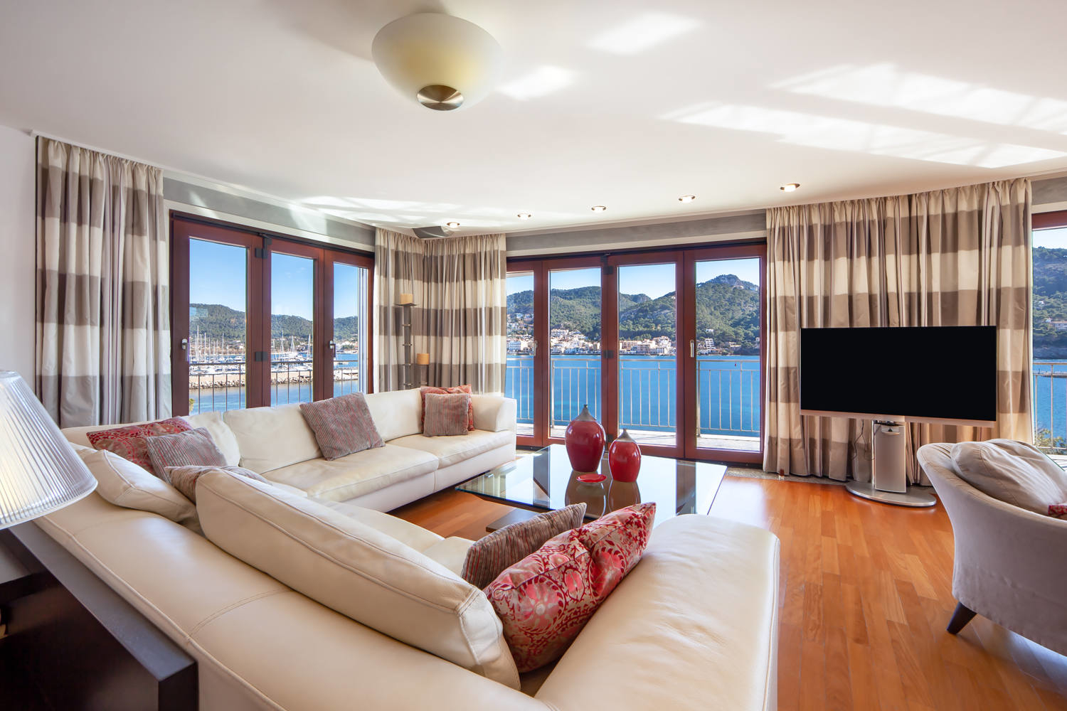 Prestigevolle Villa in erster Linie mit privatem Meerzugang und Blick in Puerto de Andratx