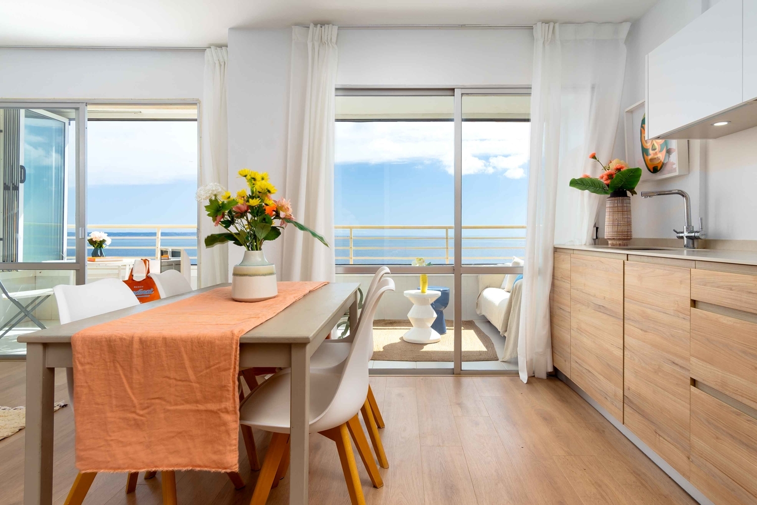 STUNNING SEASIDE APARTMENT WITH SPECTACULAR VIEWS