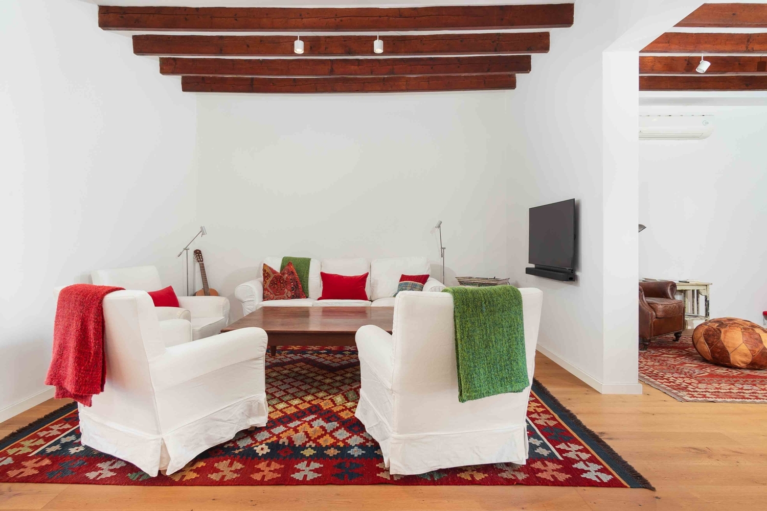 Fesselnde Duplex-Penthouse-Wohnung mit privater Terrasse im Herzen von Santa Catalina