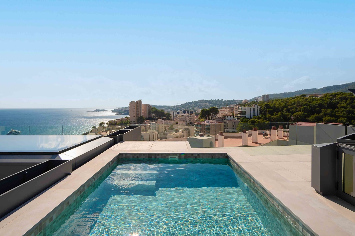PENTHOUSE IN CALA MAYOR MIT PRIVATER TERRASSE & POOL