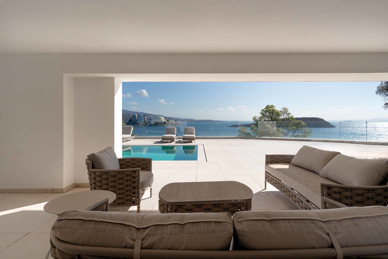 Villa moderna en primera línea de mar en Cala Vinyes