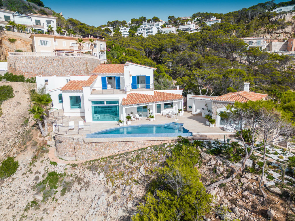 Elegante Villa con piscina y vistas al mar en La Mola