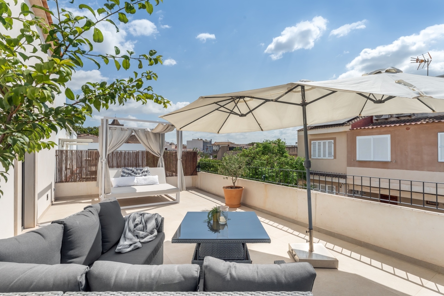 Charming townhouse completely renovated  with private pool and terraces in Cala Gamba