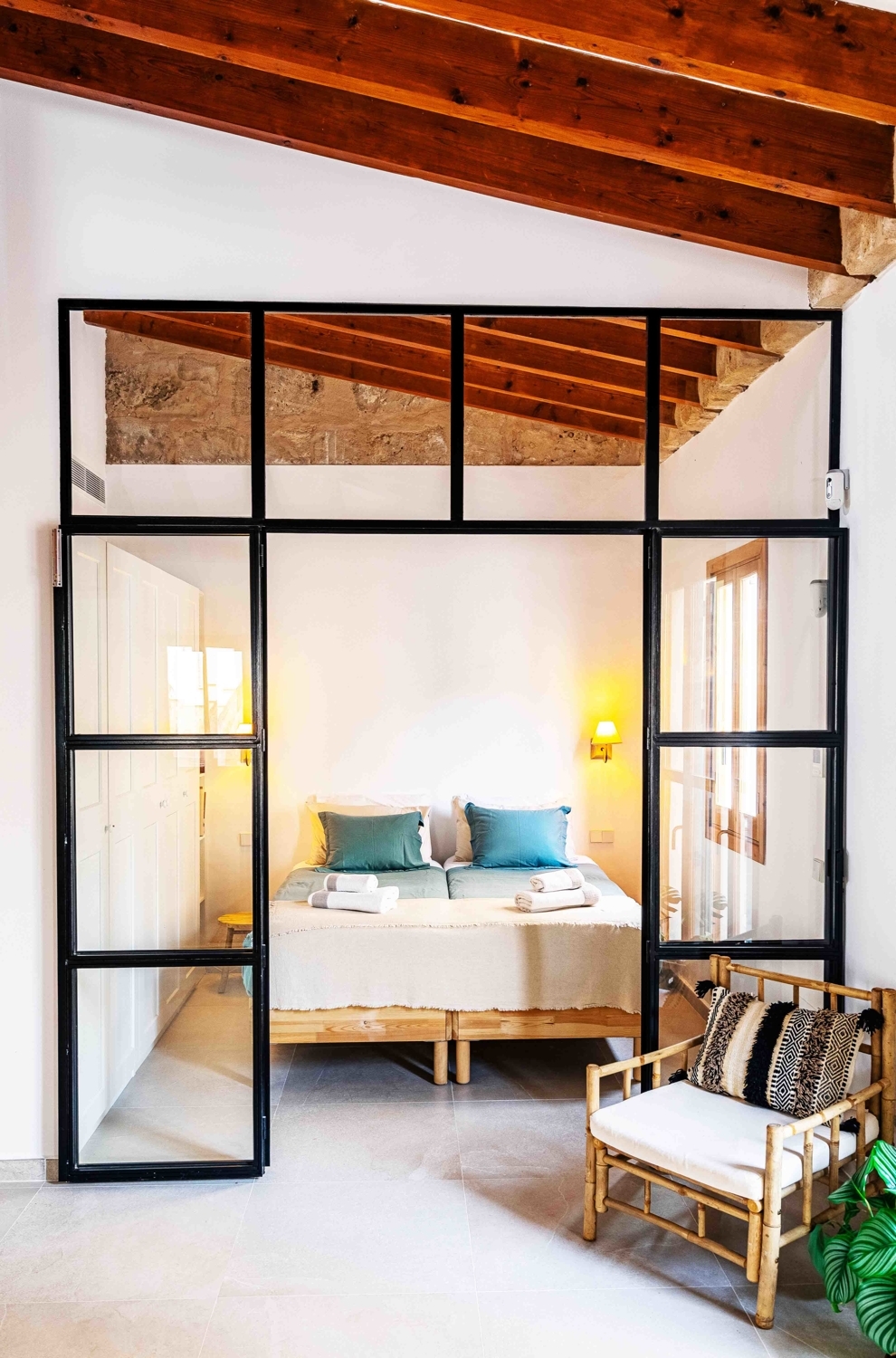 Charming renovated loft-style penthouse in Santa Catalina
