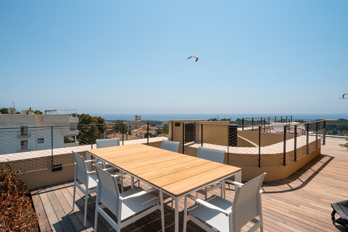 NEWLY BUILT DUPLEX PENTHOUSE WITH PRIVATE POOL AND SEA VIEWS