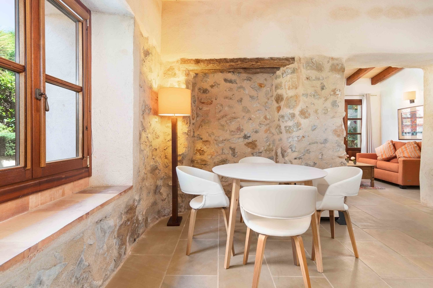 Casa de piedra de estilo mallorquín situada en Es Capdella