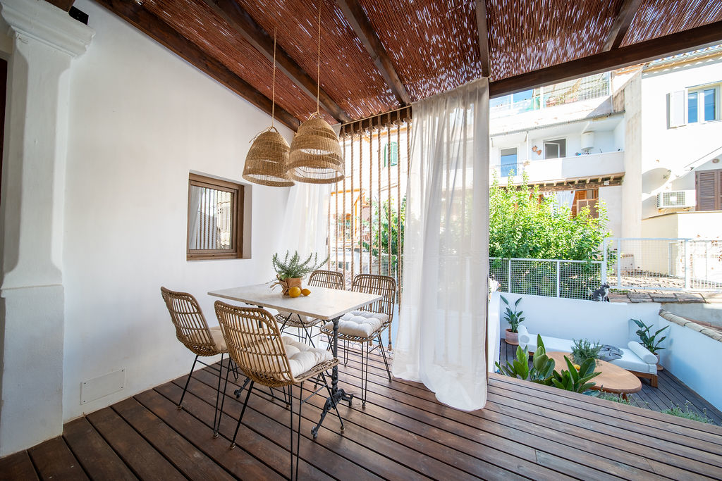 Renovated modern style flat in Santa Catalina with private patio-terrace