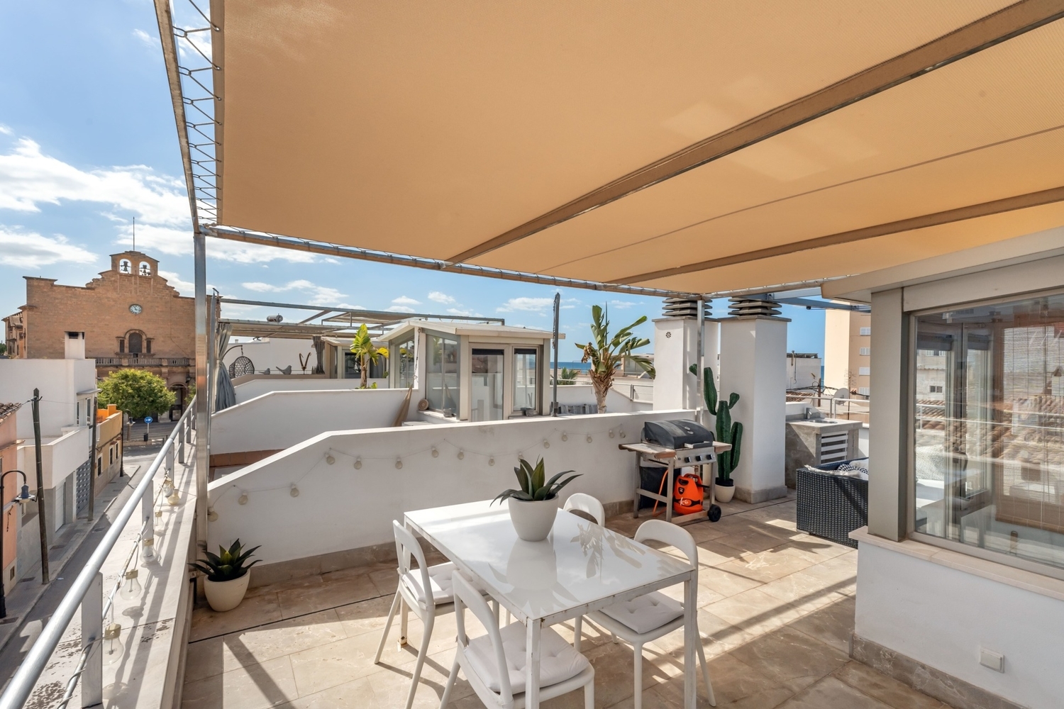Townhouse in Portixol with roof terrace, pool and parking