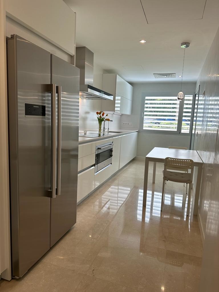 Modern flat in the exclusive Es Pinar gated community