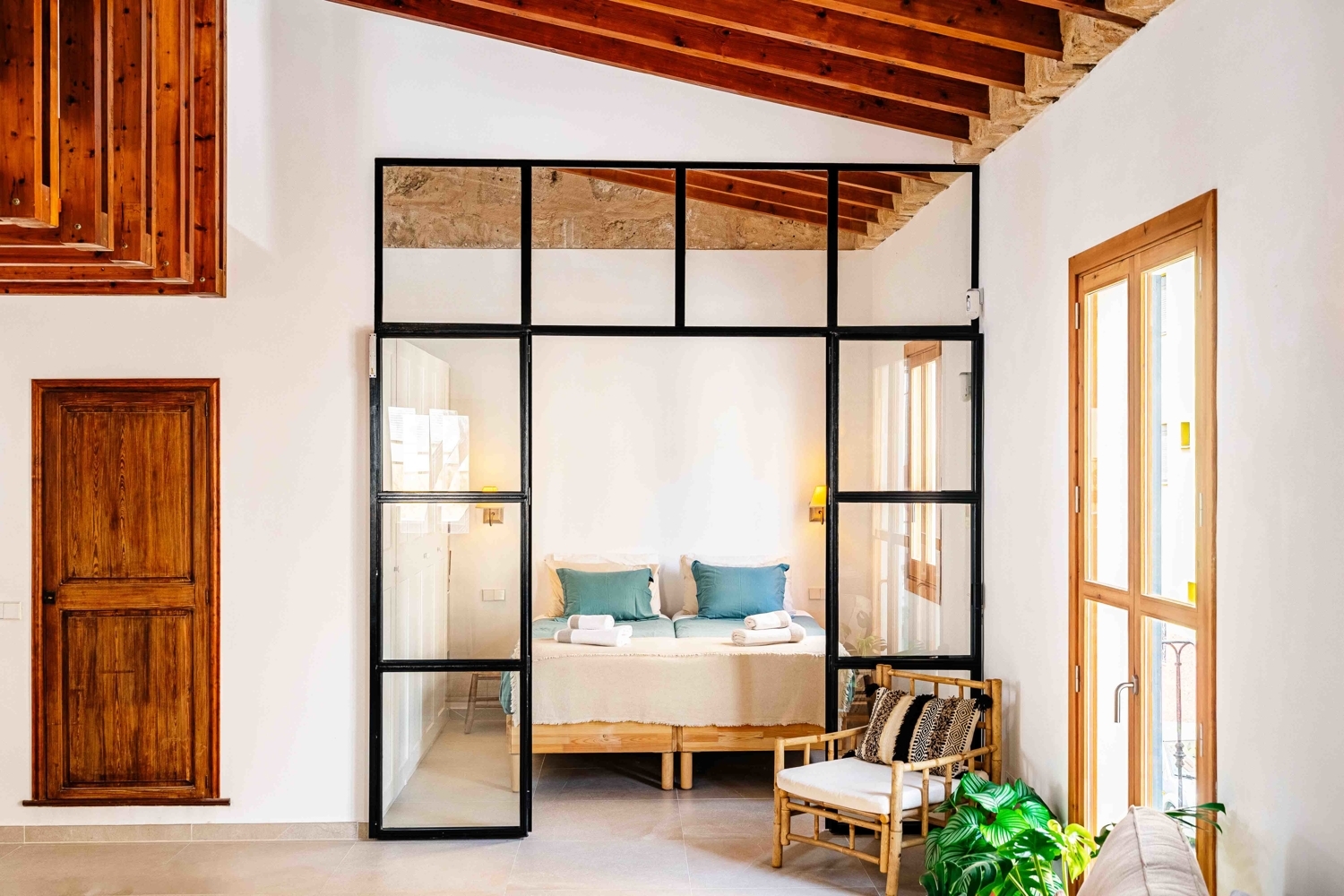 Charming renovated loft-style penthouse in Santa Catalina
