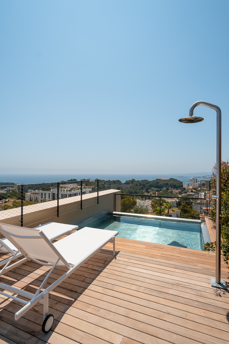 NEWLY BUILT DUPLEX PENTHOUSE WITH POOL AND SEA VIEWS