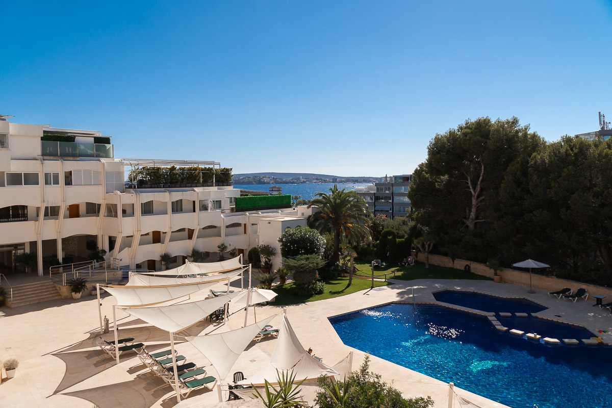 REFORMED APARTMENT PORTALS NOUS WITH 2 BEDROOMS, TERRACE & SEA VIEWS