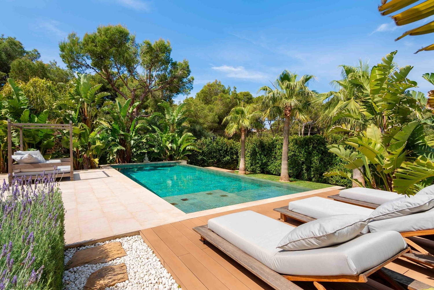 Bali Bliss: Luxuriöse Villa mit tropischem Garten