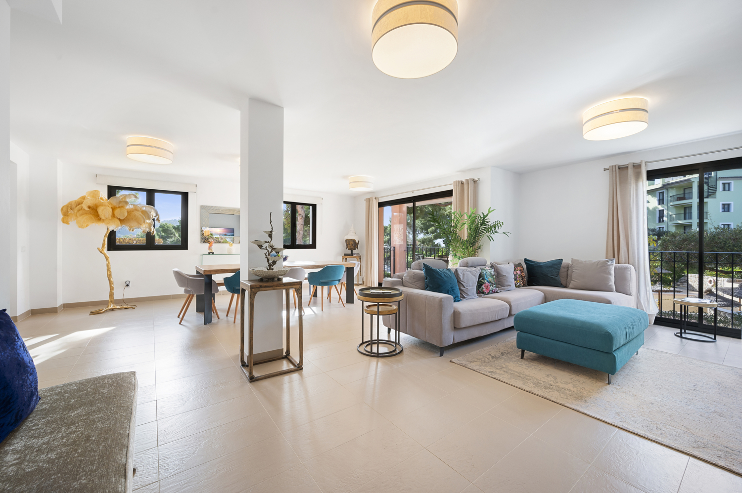 Designer groundfloor apartment in A luxury residence