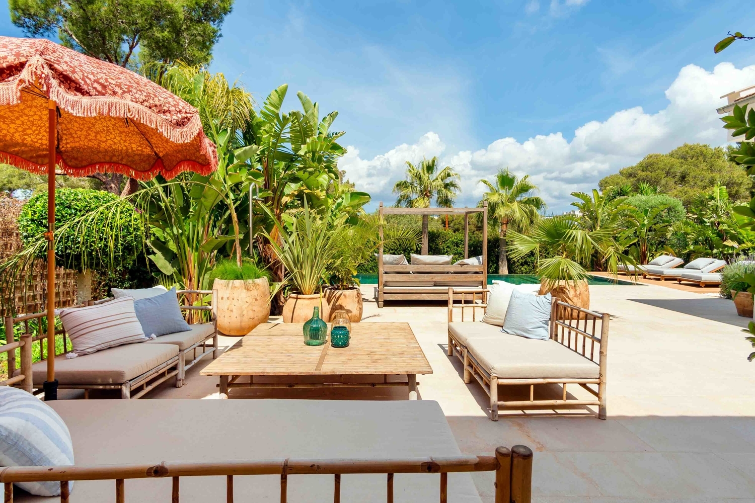 Bali Bliss: Luxurious Villa with Tropical Garden