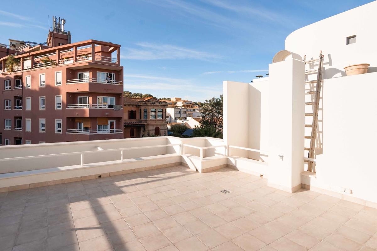 Big bright apartment with several terraces in Gomila