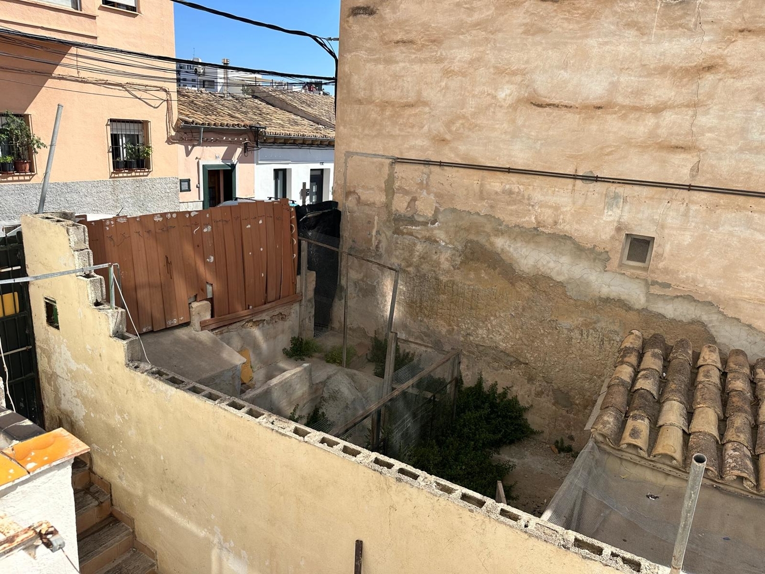 Flat for renovation with private garden in Son Espanyolet
