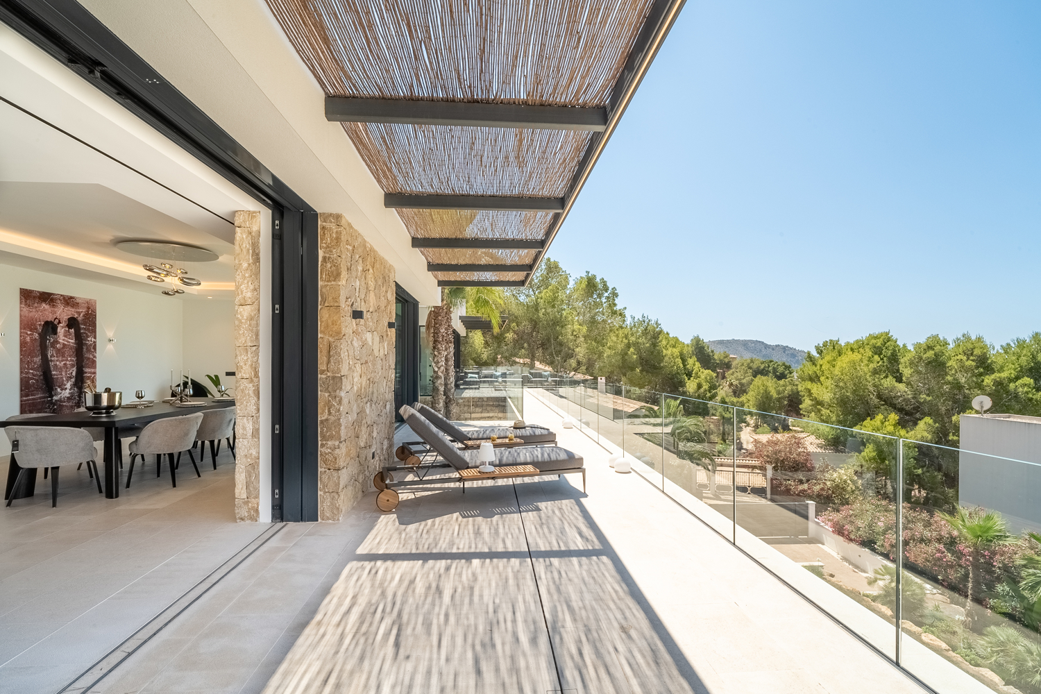 High-quality new-build villa in picturesque location